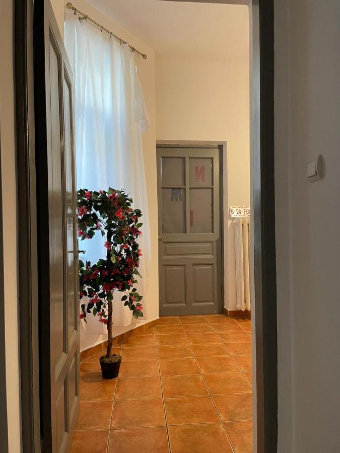 Апартаменты Outstanding 3Br Ultracentral Cityview Balcony Aaa Бухарест Экстерьер фото